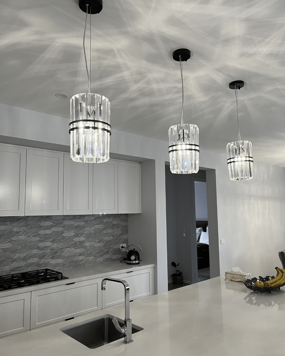 TRUGANINA ISLAND BENCH Island with pendant lighting